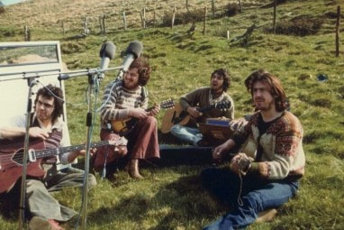 Ronnie Lane working in the grass with Slim Chance